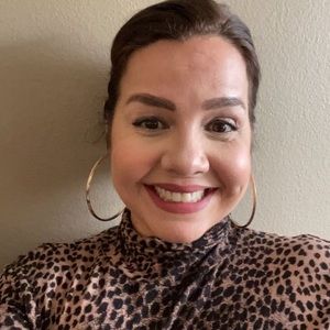 Meet your Posher, Desiree